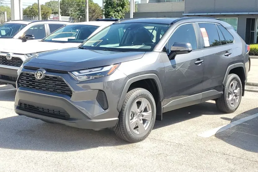 2025 Toyota RAV4 XLE photo 1