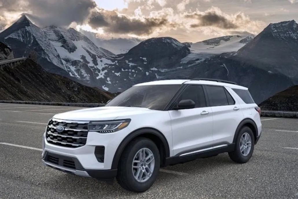 2025 Ford Explorer photo 1