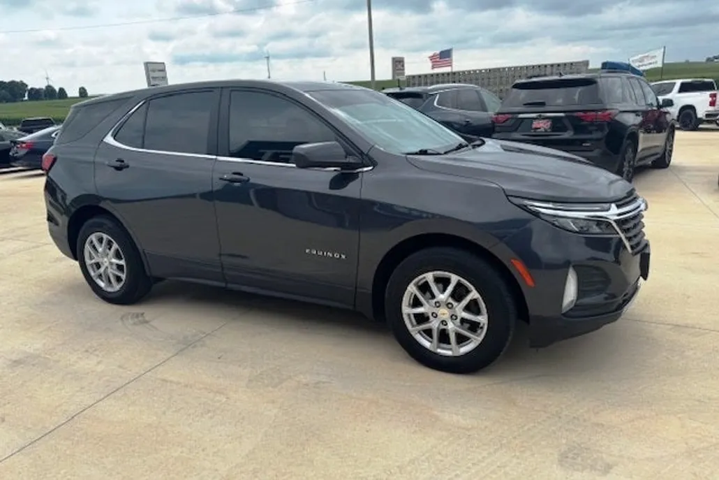2023 Chevrolet Equinox LT photo 1