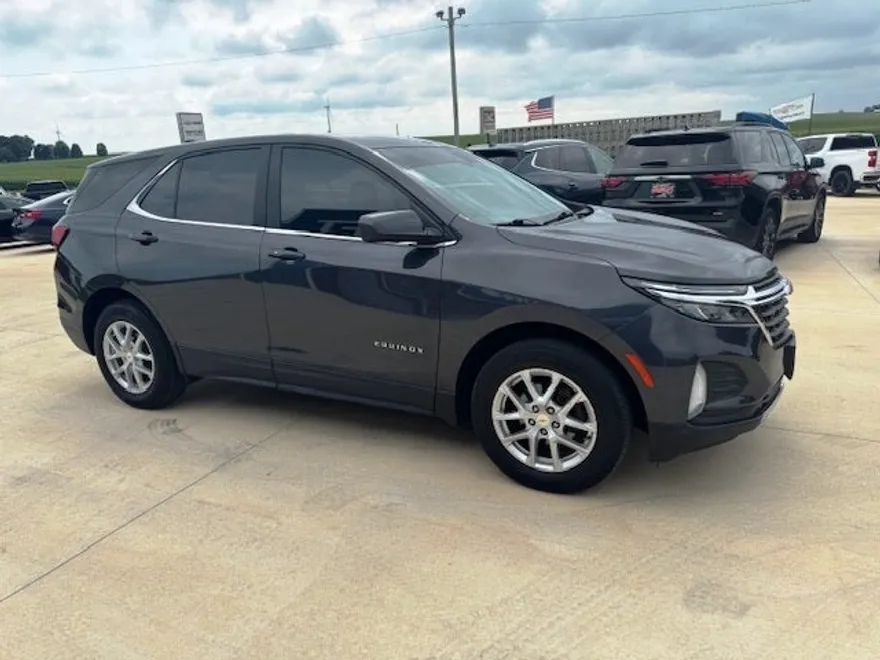 2023 Chevrolet Equinox LT photo 1