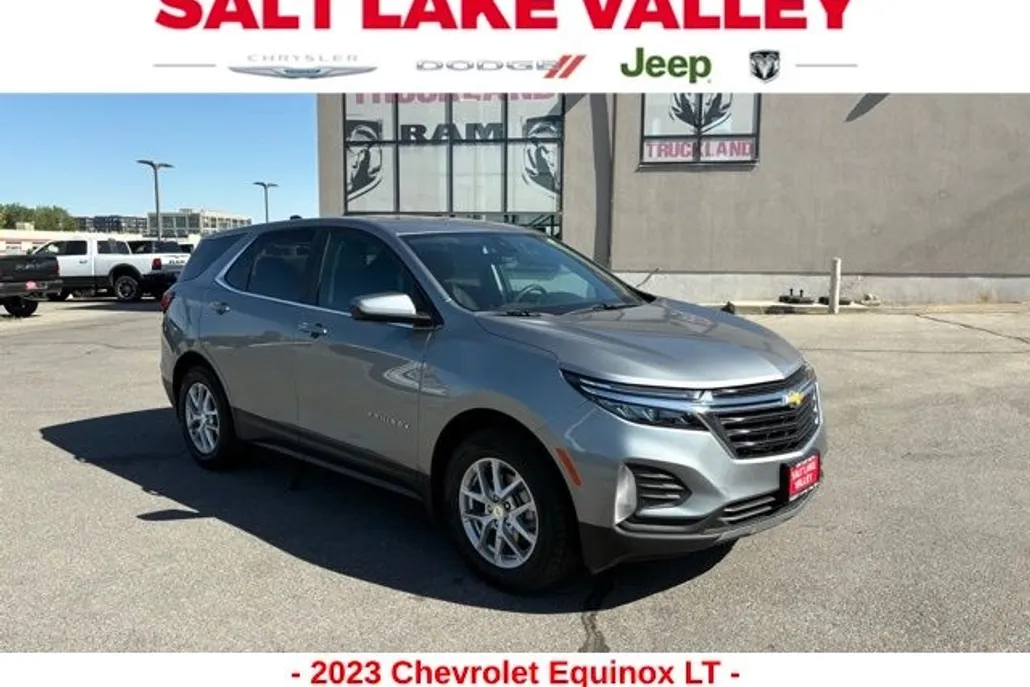 2023 Chevrolet Equinox LT photo 1