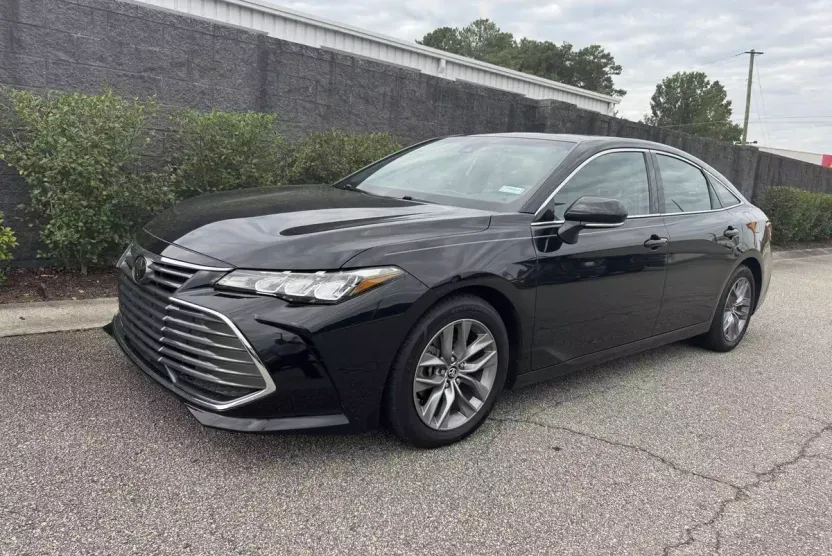 2019 Toyota Avalon XLE photo 1