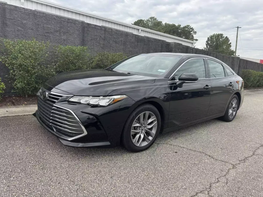 2019 Toyota Avalon XLE photo 1