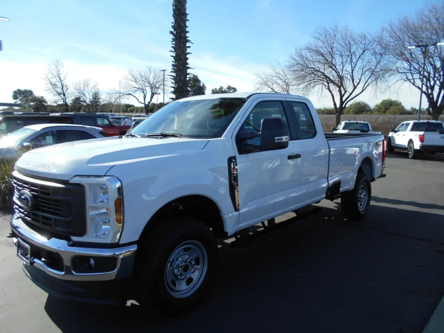 2025 Ford F-350 XL photo 1