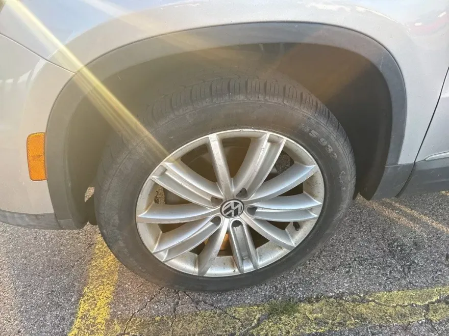 2012 Volkswagen Tiguan SEL photo 1
