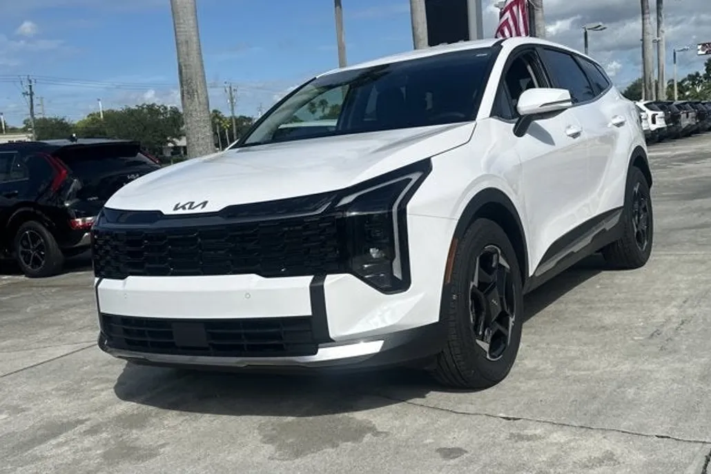 2026 Kia Sportage EX photo 1