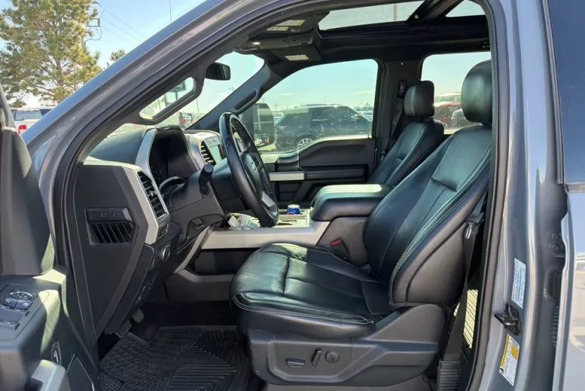 2019 Ford F-150 Lariat photo 1