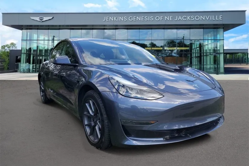2023 Tesla Model 3 photo 1