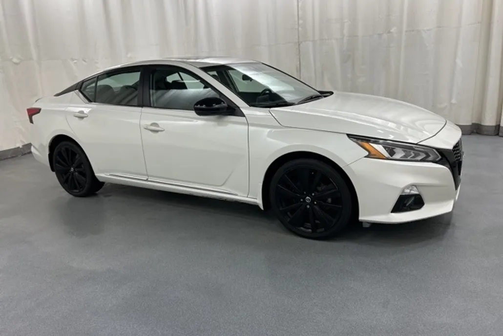2022 Nissan Altima 2.5 SR photo 1