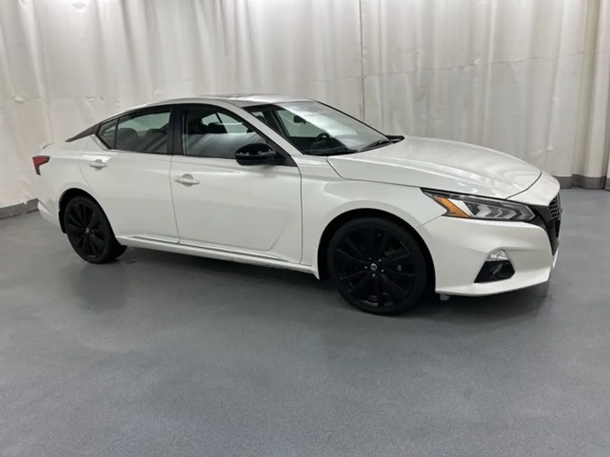 2022 Nissan Altima 2.5 SR photo 1