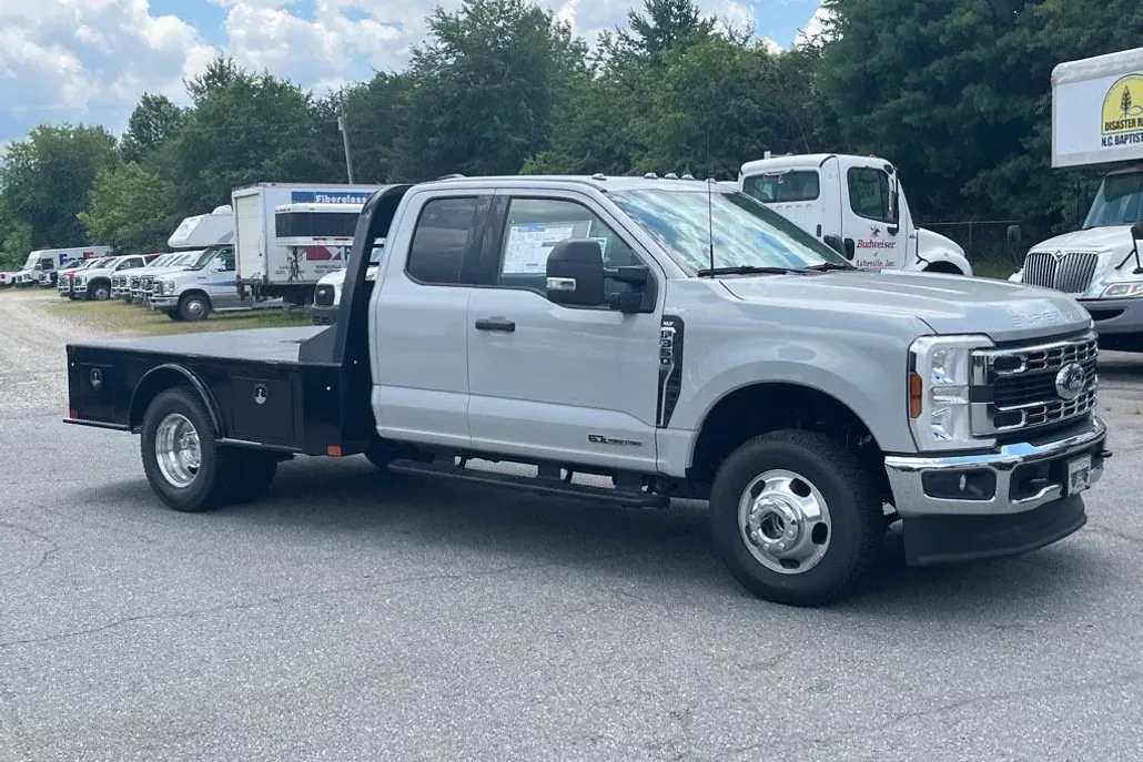 2025 Ford F-350 XLT photo 1