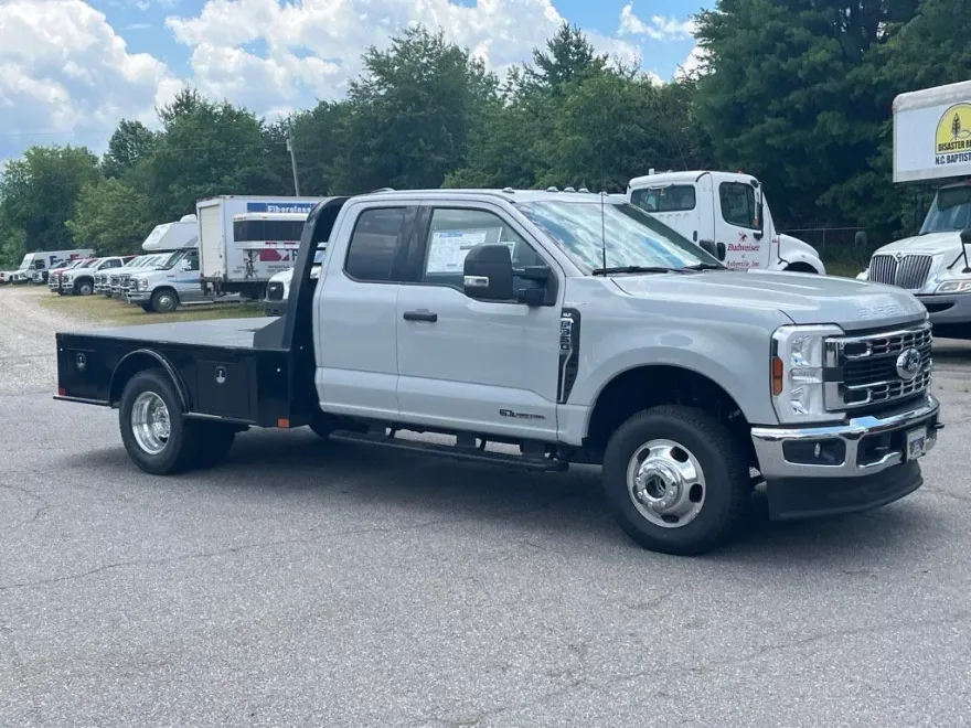 2025 Ford F-350 XLT photo 1