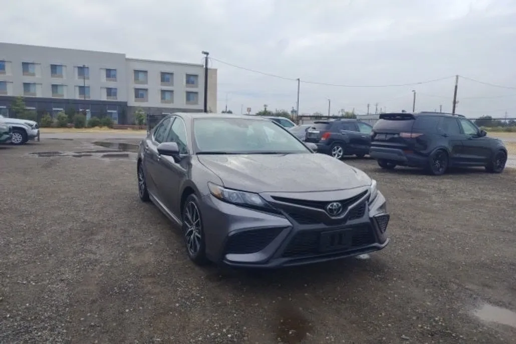 2024 Toyota Camry SE photo 1