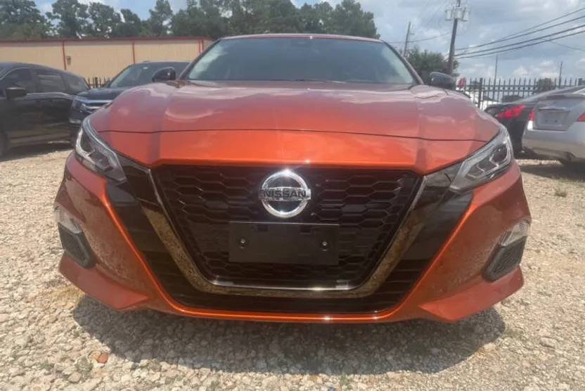 2022 Nissan Altima SR photo 1