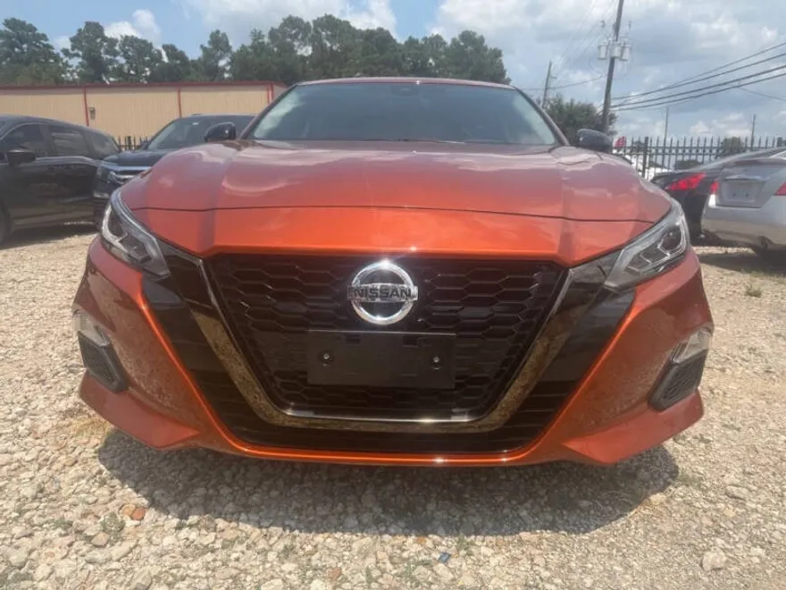 2022 Nissan Altima SR photo 1