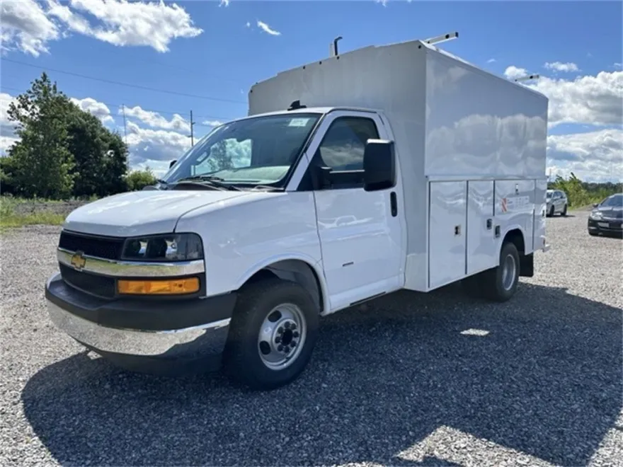 2024 Chevrolet Express 3500 Work Van Cutaway photo 1
