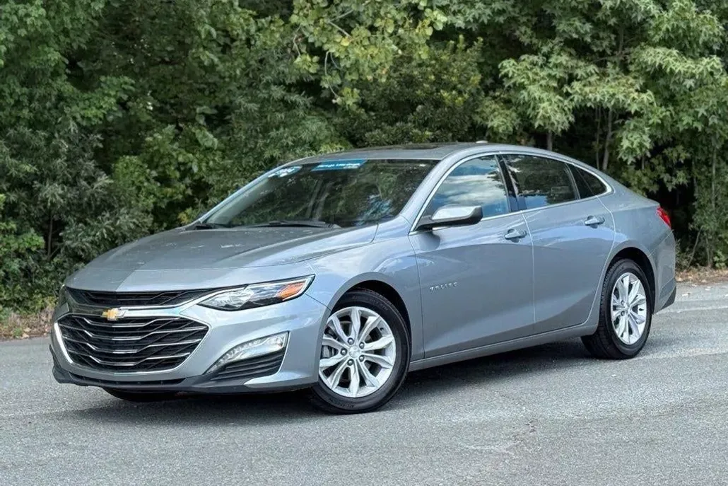 2024 Chevrolet Malibu 1LT photo 1