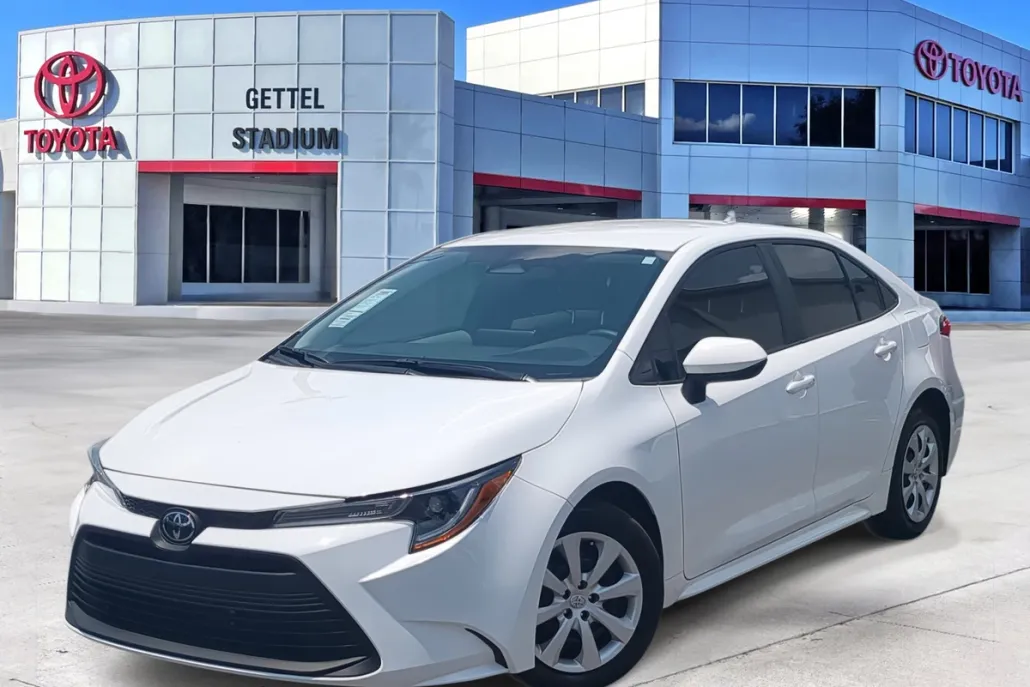 2024 Toyota Corolla LE photo 1