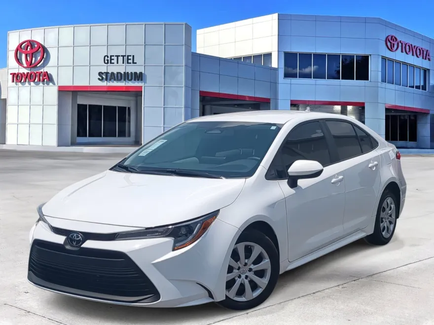 2024 Toyota Corolla LE photo 1