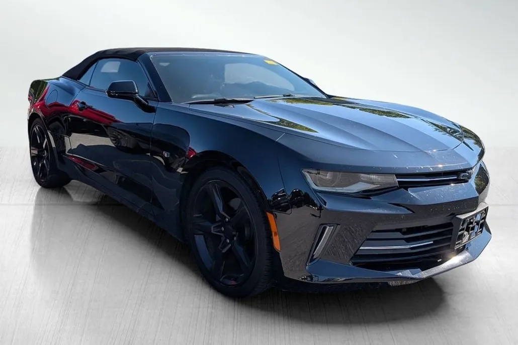 2018 Chevrolet Camaro 2LT photo 1