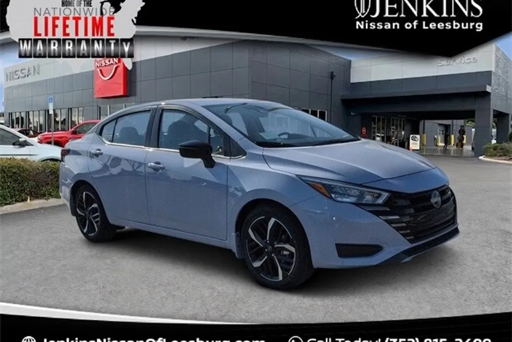 2025 Nissan Versa 1.6 SR photo 1