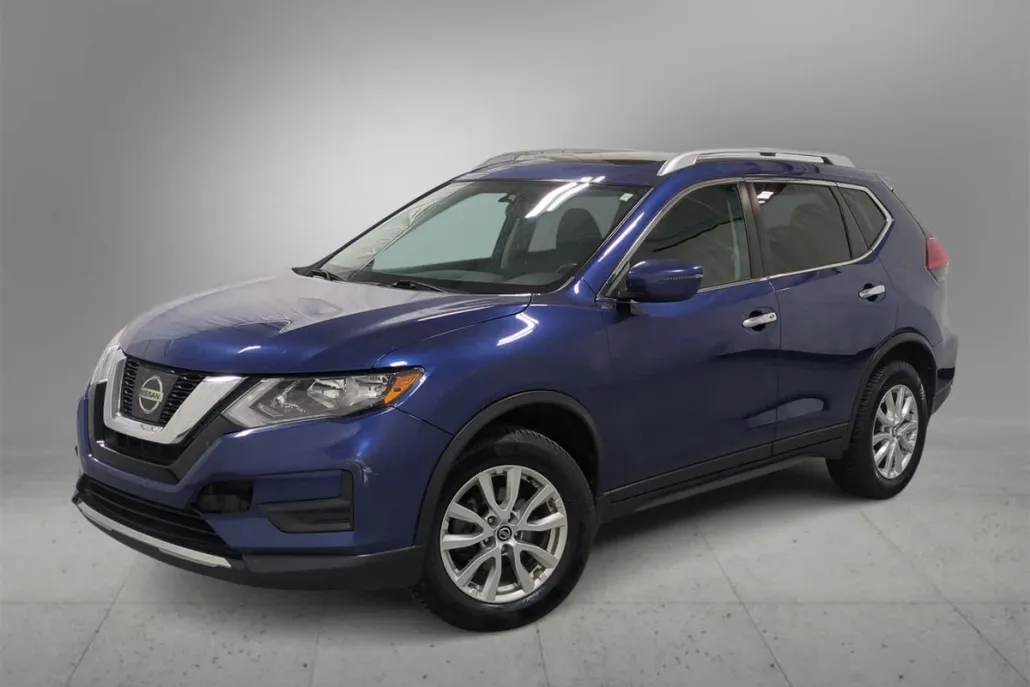 2017 Nissan Rogue SV photo 1