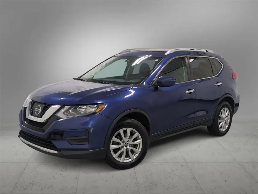 2017 Nissan Rogue SV photo 1