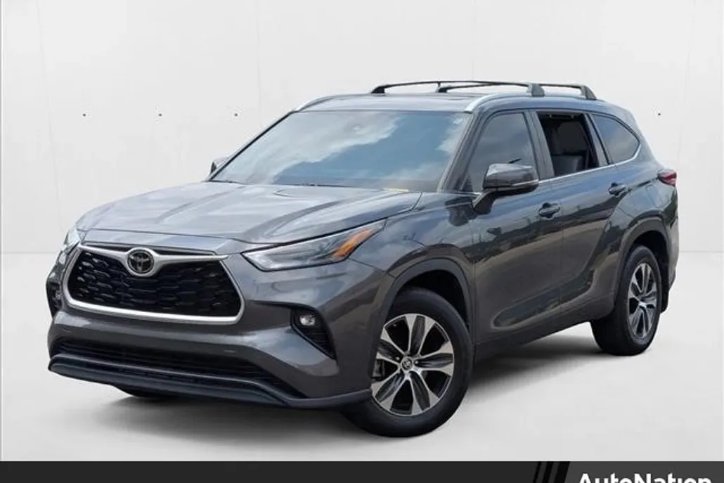 2023 Toyota Highlander XLE photo 1