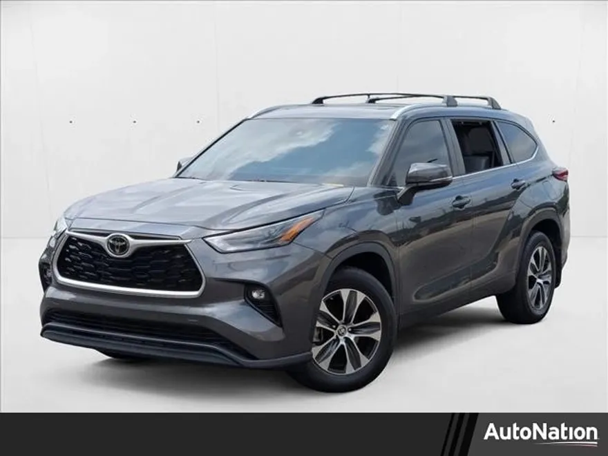 2023 Toyota Highlander XLE photo 1