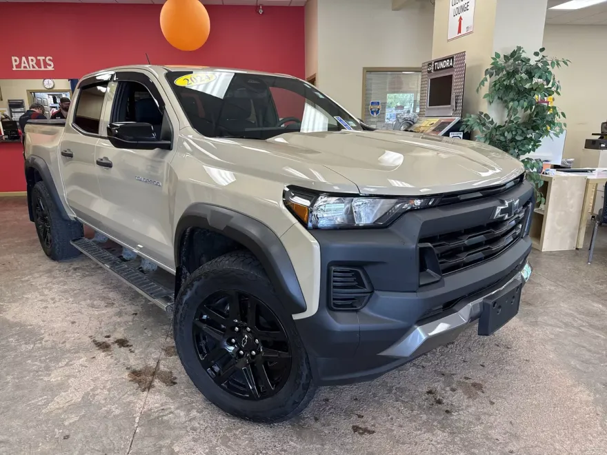 2024 Chevrolet Colorado Trail Boss photo 1