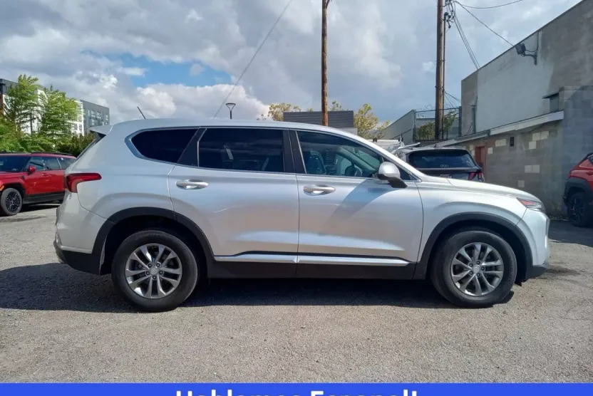 2019 Hyundai Santa Fe SE photo 1