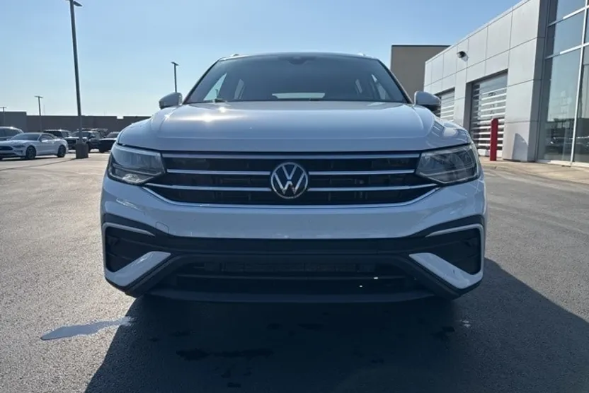 2022 Volkswagen Tiguan SE photo 1