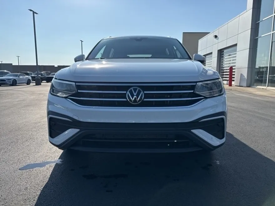 2022 Volkswagen Tiguan SE photo 1