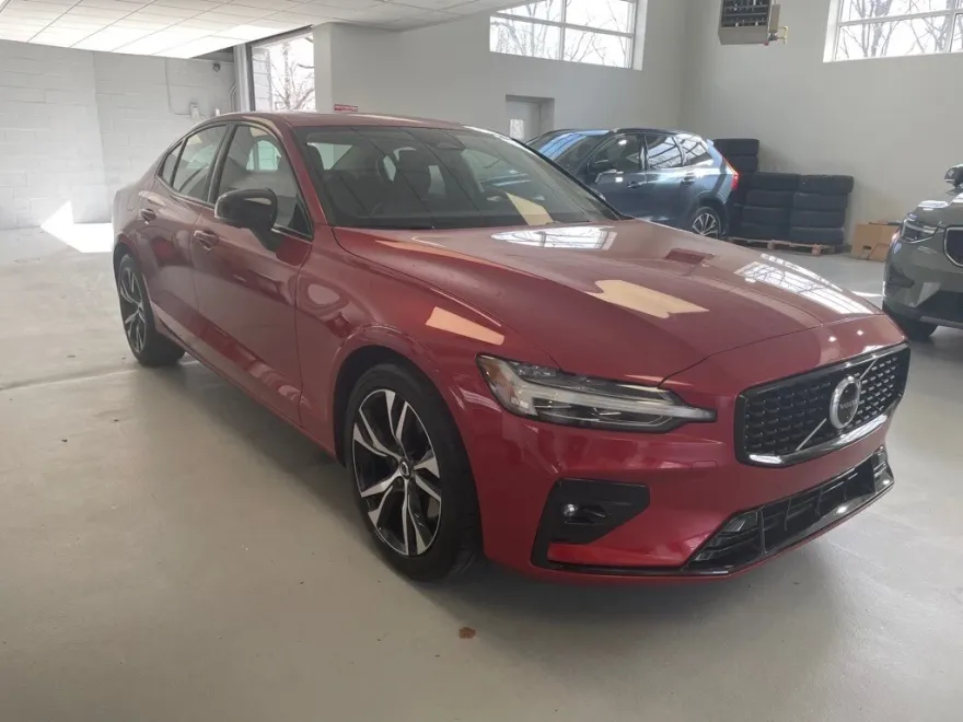 2024 Volvo S60 B5 Plus photo 1