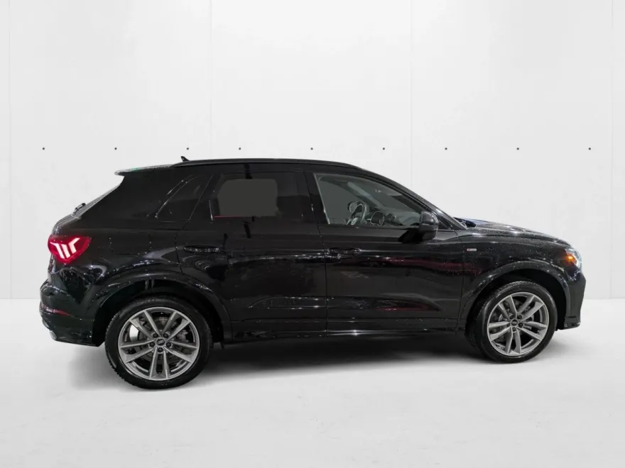 2024 Audi Q3 45 TFSI S line Premium Plus photo 1