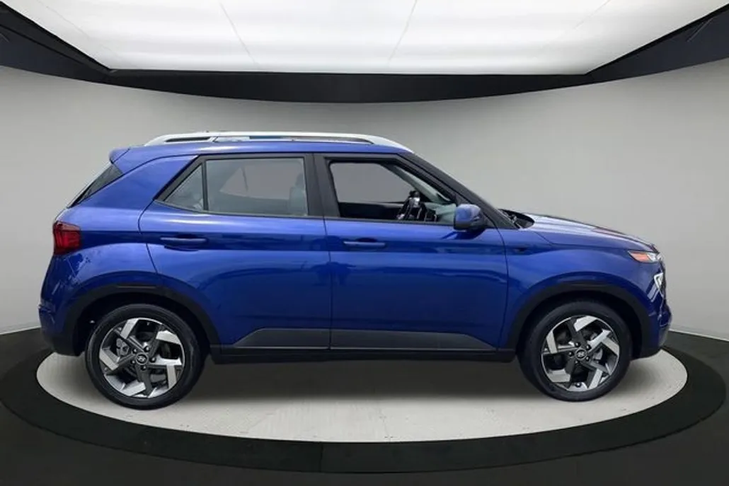 2022 Hyundai Venue SEL Limited photo 1