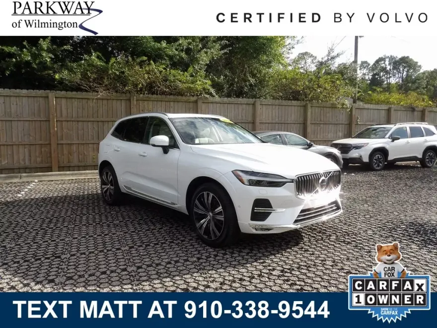 2023 Volvo XC60 B5 Plus photo 1