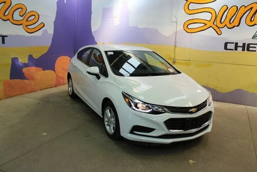 2018 Chevrolet Cruze LT photo 1
