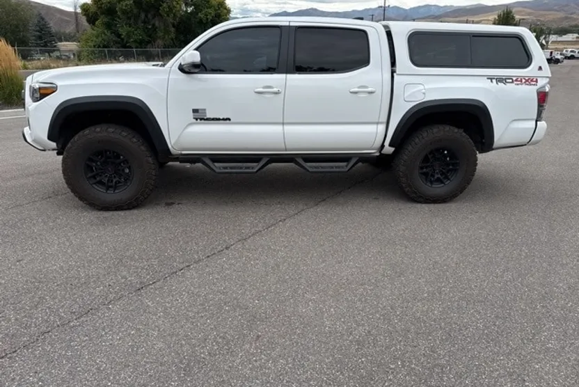 2022 Toyota Tacoma TRD Off-Road Double Cab photo 1