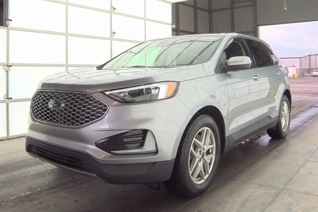 2024 Ford Edge SEL photo 1