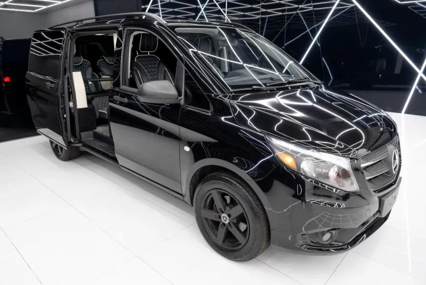 2020 Mercedes Benz Metris Passenger photo 1