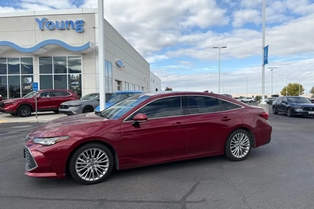 2019 Toyota Avalon Limited photo 1
