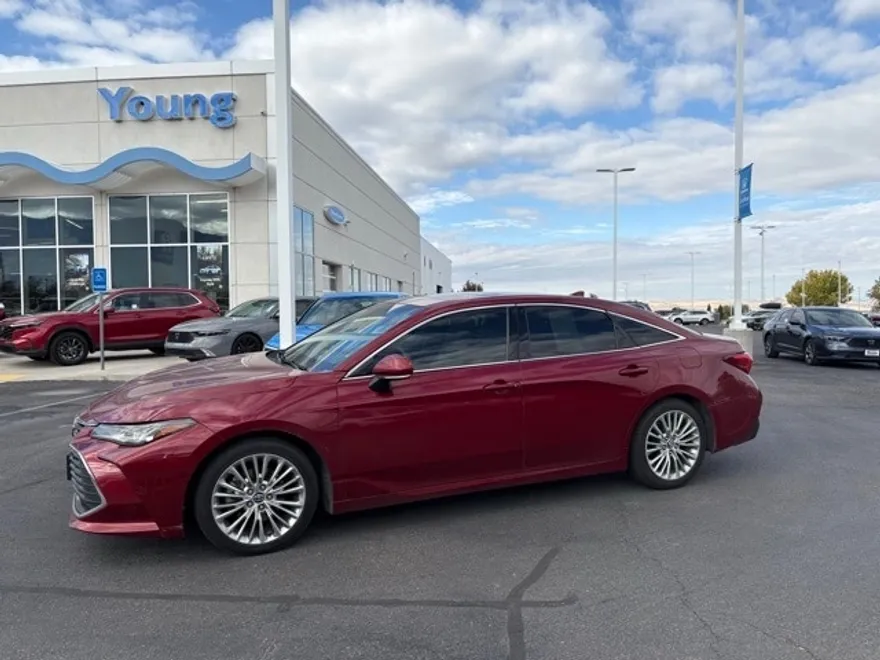 2019 Toyota Avalon Limited photo 1