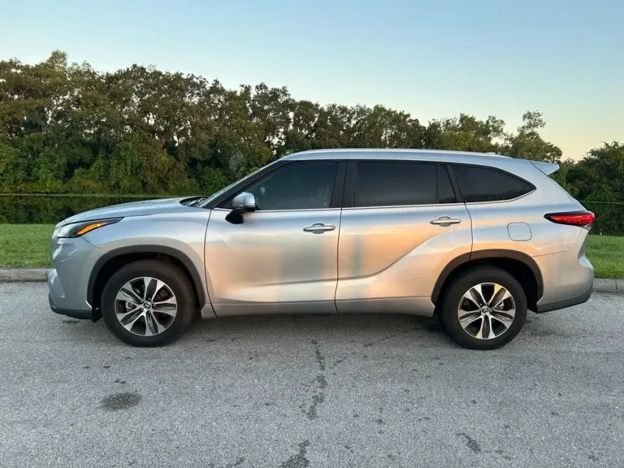 2023 Toyota Highlander Hybrid XLE photo 1