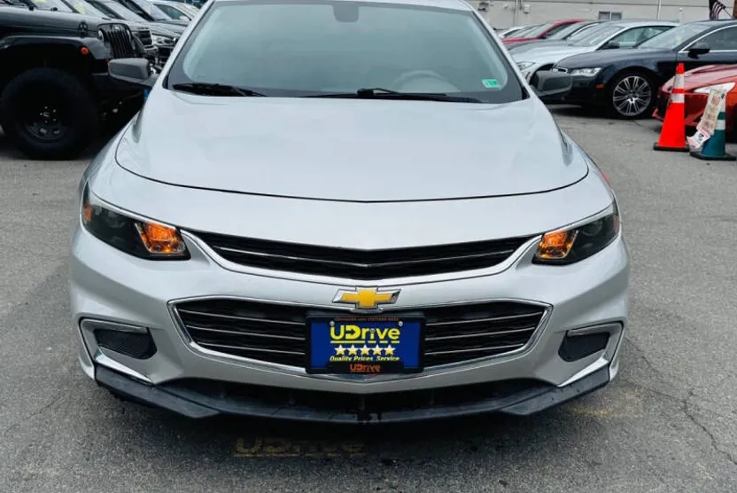 2016 Chevrolet Malibu LS photo 1