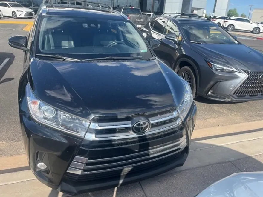 2017 Toyota Highlander Limited photo 1