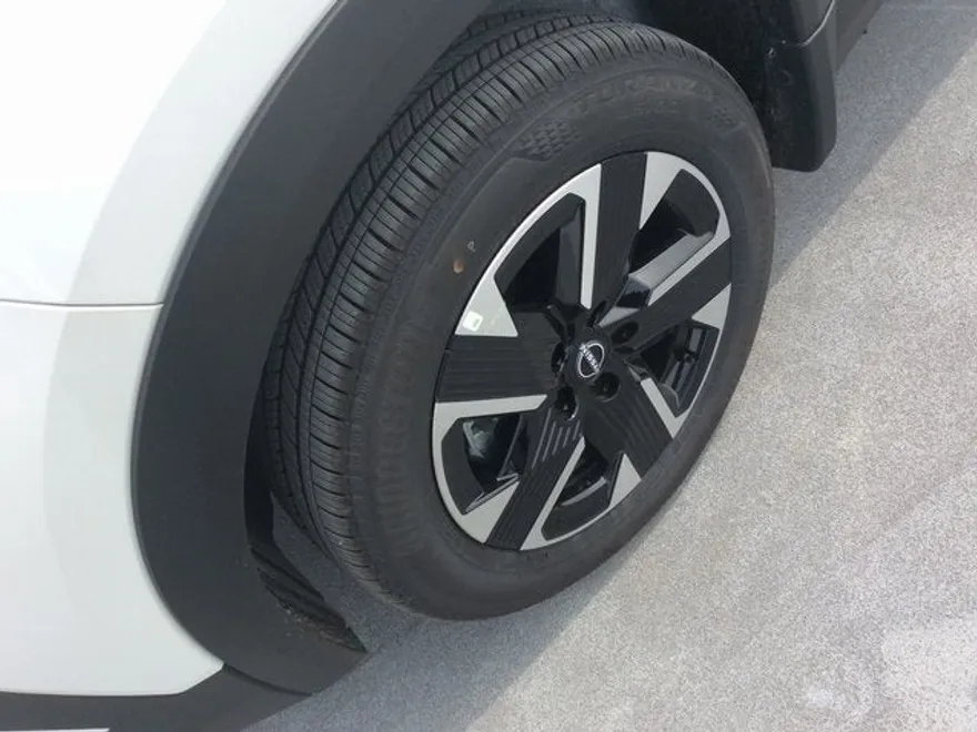 2025 Nissan Kicks SV photo 1