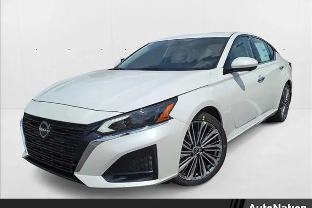 2024 Nissan Altima 2.5 SL photo 1