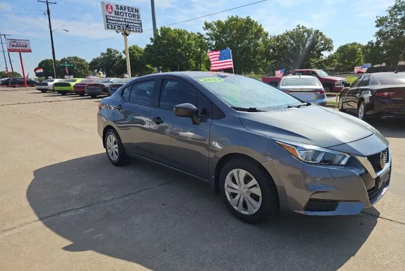 2021 Nissan Versa S photo 1