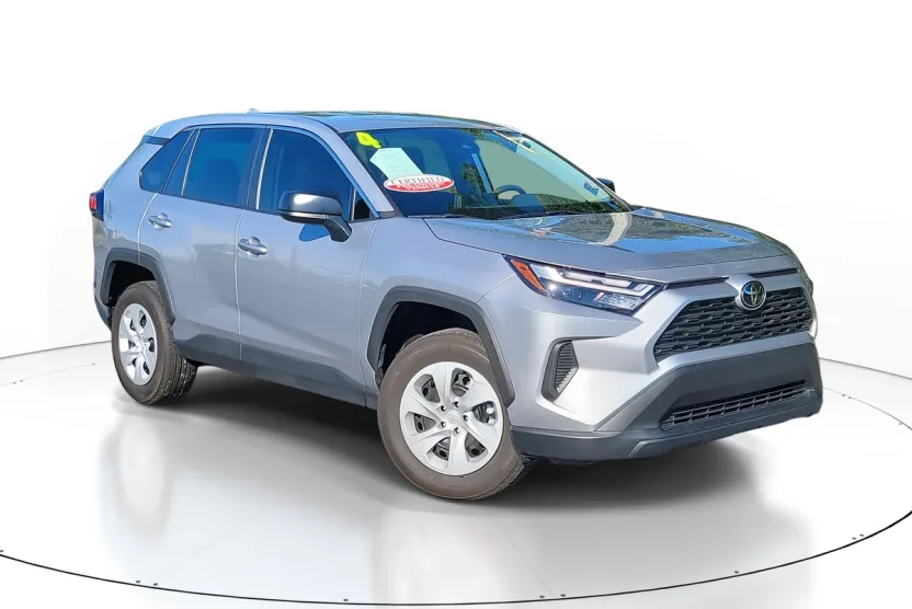 2024 Toyota RAV4 LE photo 1
